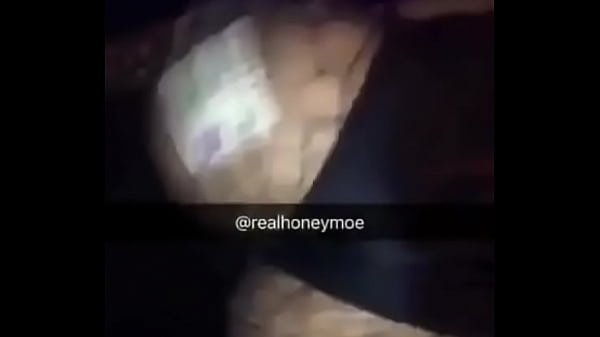 Honeymoe twerking in club one