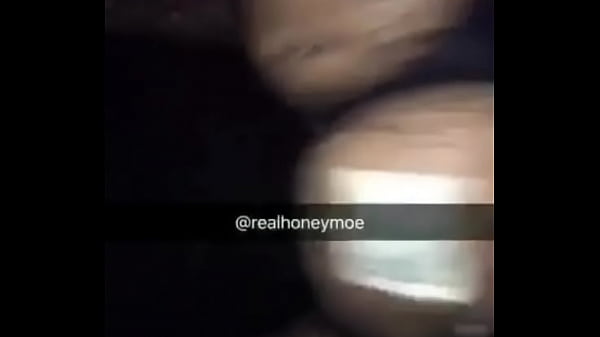 Honeymoe twerking in club one