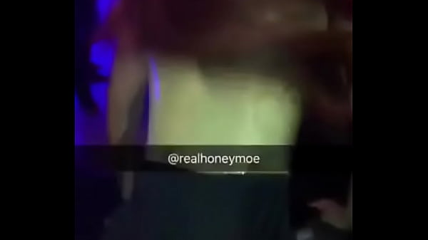 Honeymoe twerking in club one 