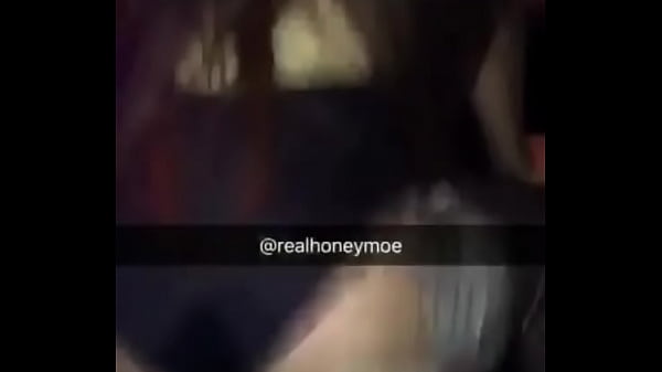 Honeymoe twerking in club one