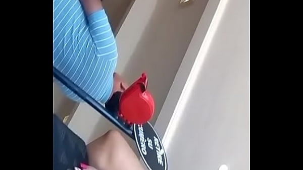 Play MP4 - cola en el banco