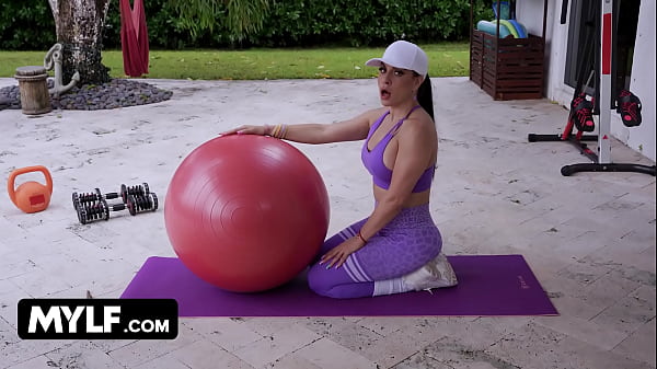 Nonton Yoga Instructor Sandy Love Takes A Big Hard Fat Cock In Her Tight Pussy ?️(.)(.) thumbnail