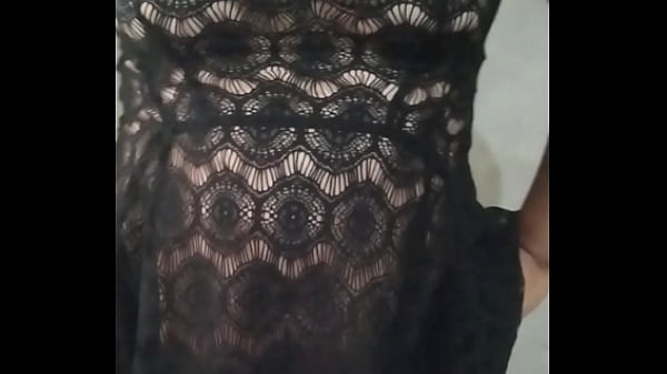 En vestido transparente