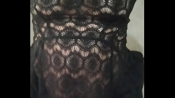 En vestido transparente