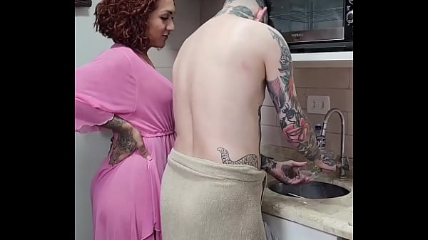 Cheguei do trabalho e fiz o safado me comer pela casa toda 