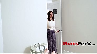 Nonton Curvy Stepmom Sent Me Inappropriate Voice Notes - Scarlett Venom, Rion King thumbnail