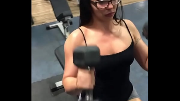 gostosa malhando