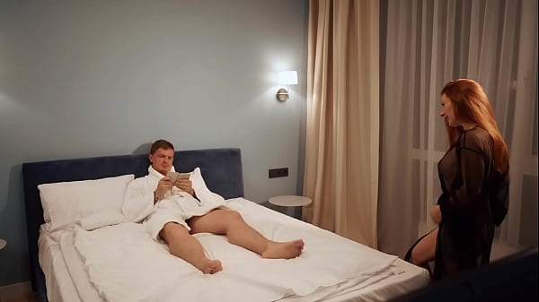 Nonton Redhead Stunner Masturbates As I Pump Her Pussy thumbnail