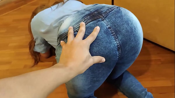 Mi Novia se Entretuvo con el Juego y no Quiso Follar Mi Cu&ntilde;ada que es Mas Hermosa que mi Novia Me Pidio que me la Follara Mientras mi Novia Juega NTR 