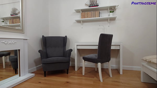 Nonton Young Babe Eva Pantyhose Teasing Pantyhose Legs thumbnail