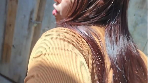 Me pegou no flagra e ganhou uma mamada gostosa 