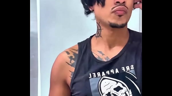 Bigode cresce n&eacute; 