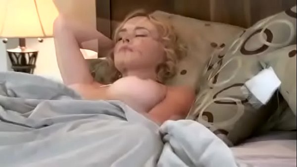 Play MP4 - Chloe James Takes Off Her Panties & Fucks Herself Silly