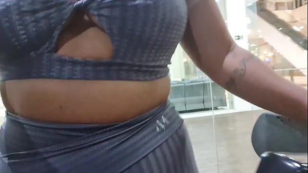 Play MP4 - Pingando suor na academia e presenteando com a minha calcinha suada e p&eacute;s p&oacute;s treino