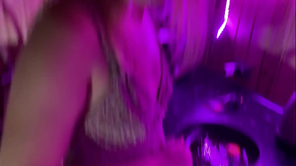 Play MP4 - Juicy blowjob from a housewife in the kitchen with a frying pan in her hands