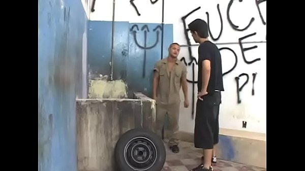 Foi apanhar o carro e acabou sendo comido por mec&acirc;nico sarado 