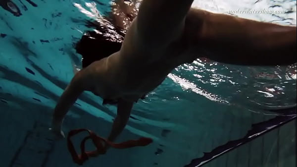 Play MP4 - Sexy orange stockings of Markova underwater