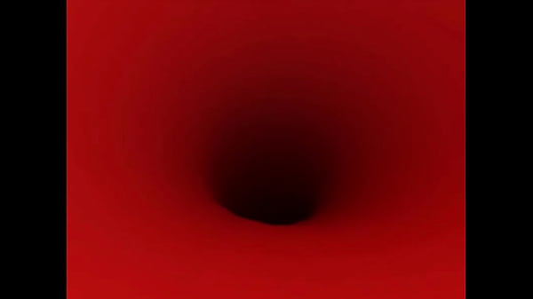 Mujer traga a mini chica