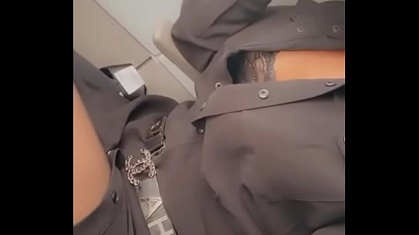 Tu aimes quand je fais la coquine dans l&rsquo;avion je te poste la vid&eacute;o int&eacute;gral 