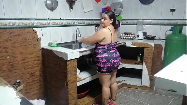 Play MP4 - La gorda tetona  me deja correrme sobre sus enormes y perfectas tetas