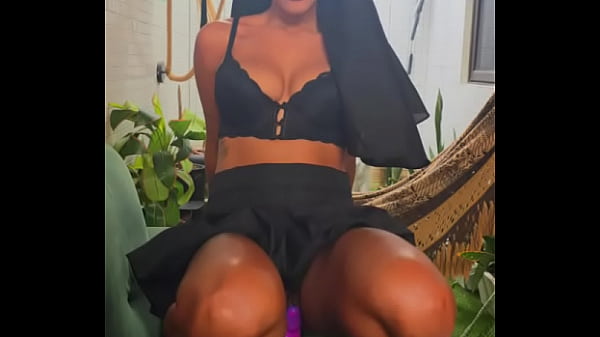 Play MP4 - freira tem orgasmo intenso metendo na buceta apertada com um enorme vibrador monstro