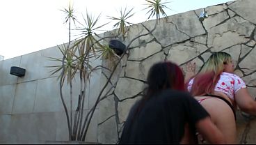 Sexo Rapidito En La Terraza De Mi Vecina, Casi Nos Atrapan! thumbnail