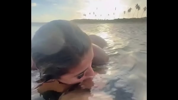 Nonton Mamei O Pau Na Beira Da Praia Em Macei&oacute; thumbnail